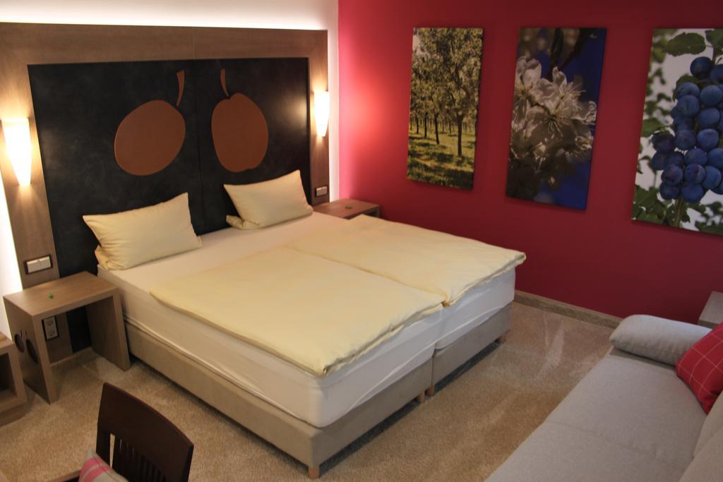 Hotel-Gasthof Die Post Brennerei Frankenhoehe Schillingsfuerst ห้อง รูปภาพ