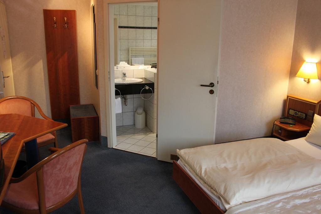 Hotel-Gasthof Die Post Brennerei Frankenhoehe Schillingsfuerst ห้อง รูปภาพ