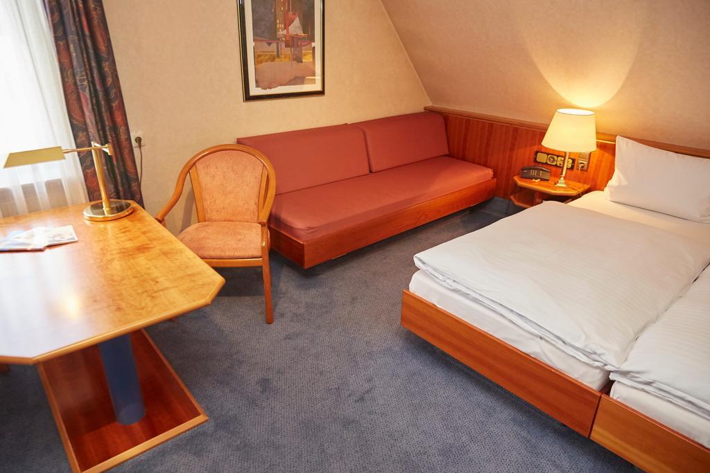 Hotel-Gasthof Die Post Brennerei Frankenhoehe Schillingsfuerst ภายนอก รูปภาพ