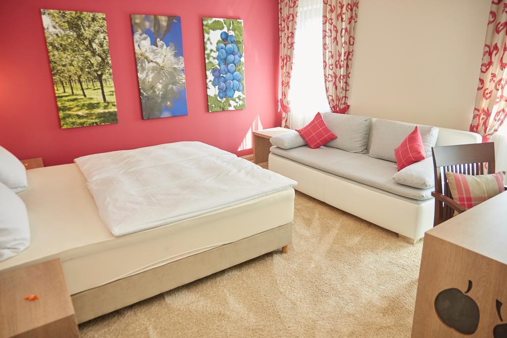 Hotel-Gasthof Die Post Brennerei Frankenhoehe Schillingsfuerst ภายนอก รูปภาพ