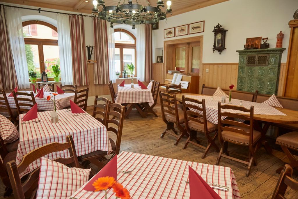 Hotel-Gasthof Die Post Brennerei Frankenhoehe Schillingsfuerst ภายนอก รูปภาพ