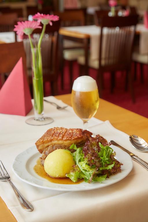 Hotel-Gasthof Die Post Brennerei Frankenhoehe Schillingsfuerst ภายนอก รูปภาพ